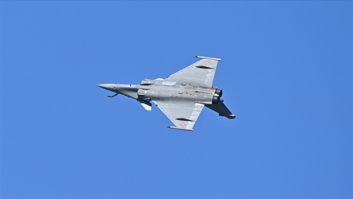 Yunanistan Parlamentosu, Fransa'dan Rafale savaş uçakları satın alınmasını onayladı