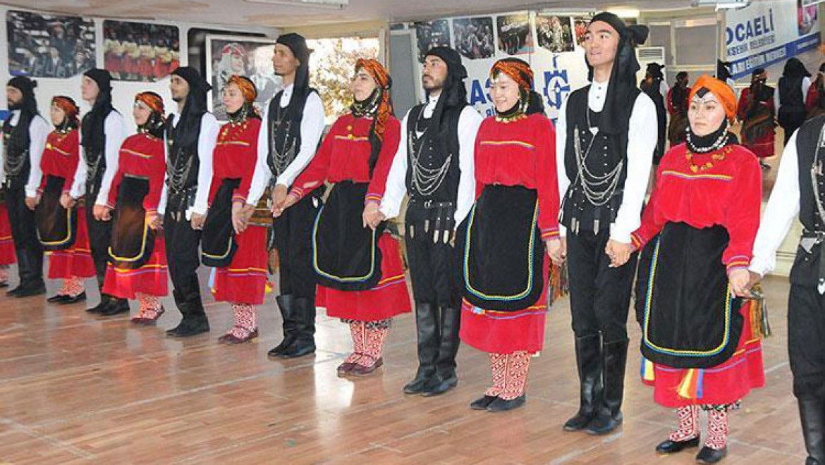 Yabancı öğrenciler 'halk oyunu' ekibi Türkiye'yi dolaşacak
