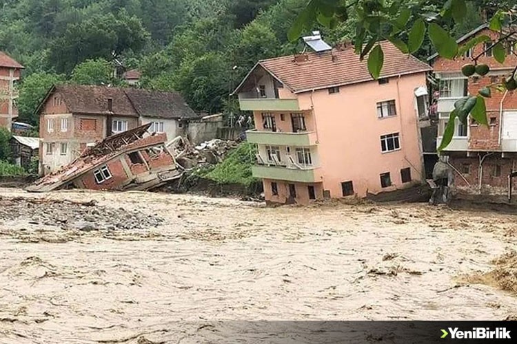 Karabük'te sağanak nedeniyle bir ev yıkıldı, bir bina hasar gördü