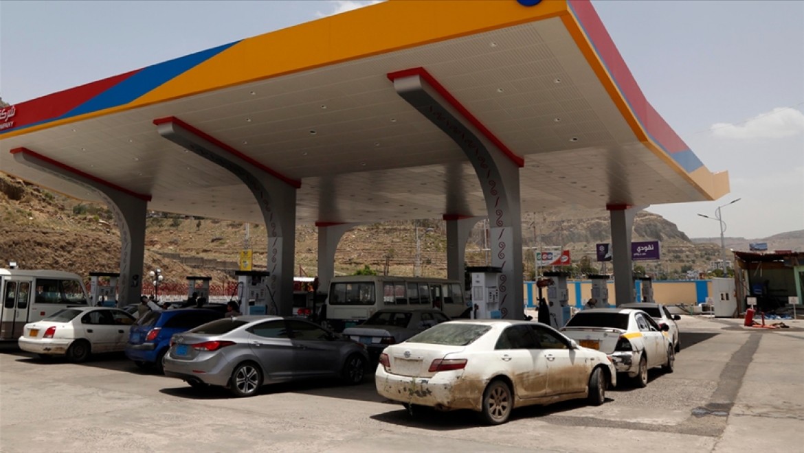 Yemen'de Husilerden benzin fiyatlarına yüzde 30 zam