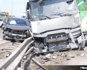 İstanbul TEM Otoyolu'nda 6 aracın karıştığı trafik kazası