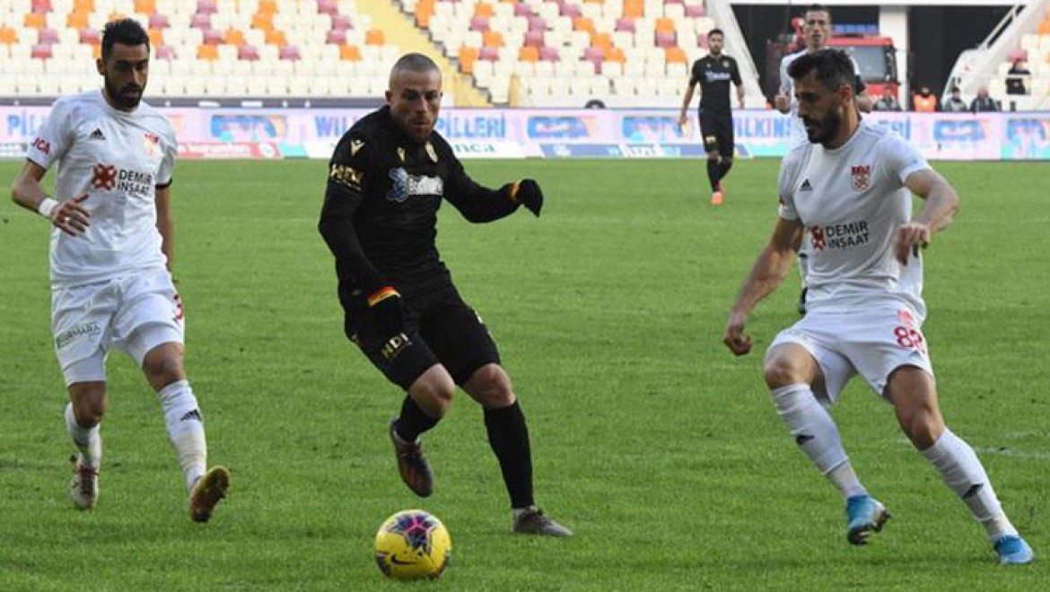 Demir Grup Sivasspor liderliğini sürdürdü