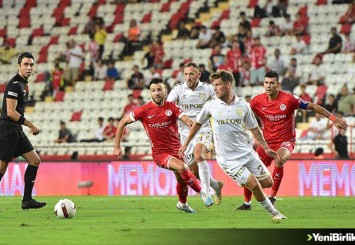 Antalyaspor evinde Yılport Samsunspor'u 2 golle yendi