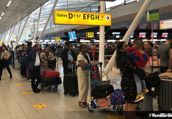 Amsterdam Havalimanı yoğunluk sebebiyle uçağını kaçıranların masraflarını karşılayacak