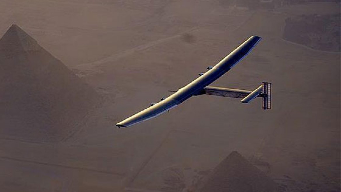 Dünya turundaki Solar Impulse 2 Kahire'de