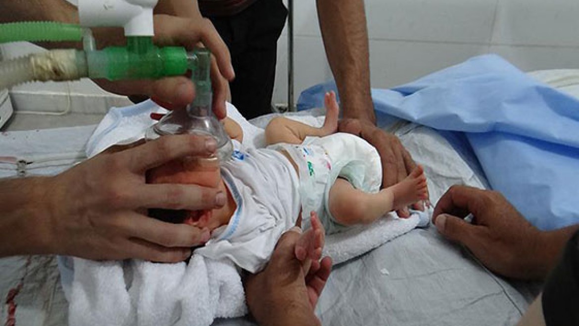 Esed güçleri bebekleri klor gazıyla vurdu