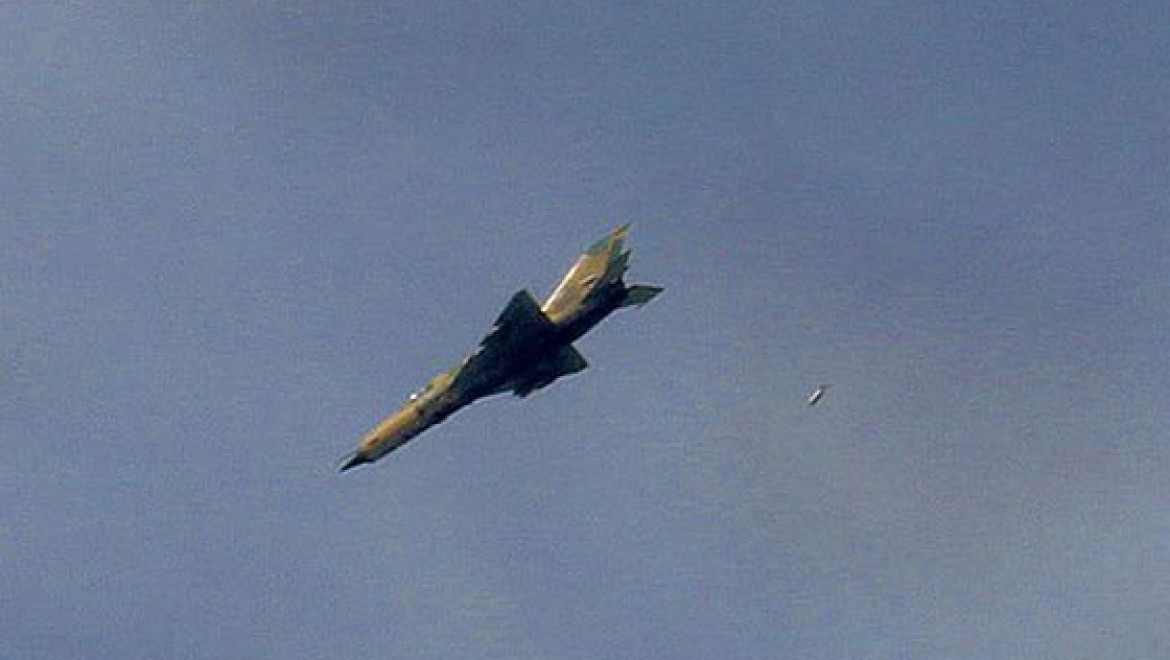 Humus'a hava saldırısı: 13 ölü