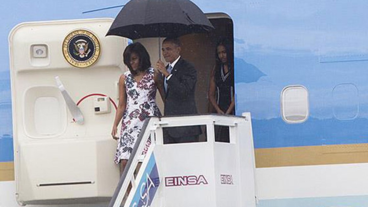 Obama tarihi ziyaret için Küba'da