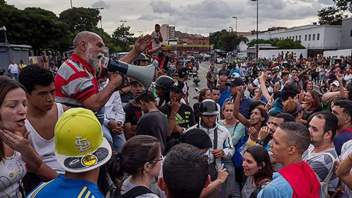 Venezuela'da ekonomik savaşta 4 kişi öldü
