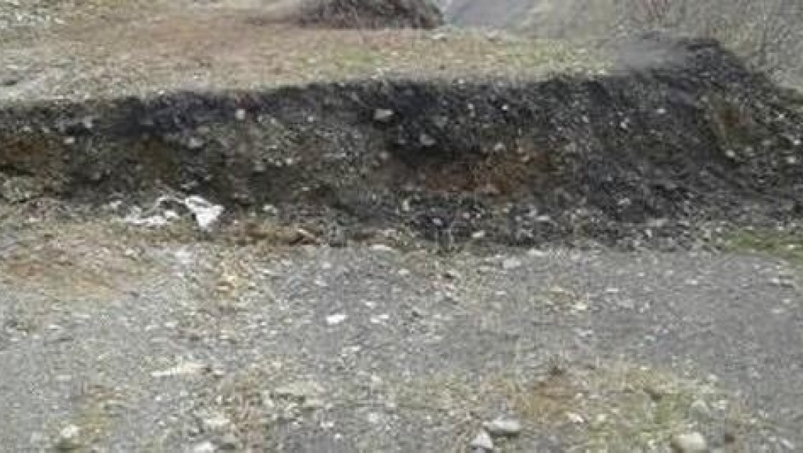 Çukurca'da Heyelandan Dolayı 15 Ev Boşaltıldı