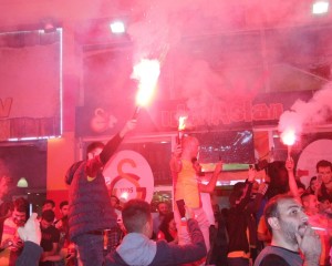 Galatasaraylı Taraftarların Liderlik Sevinci