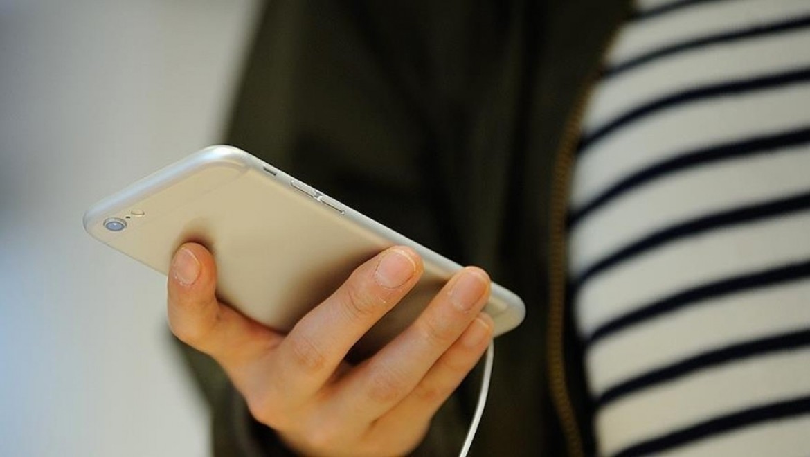 Akıllı telefonlar yeni hastalık ortaya çıkardı: "Mesaj boynu"