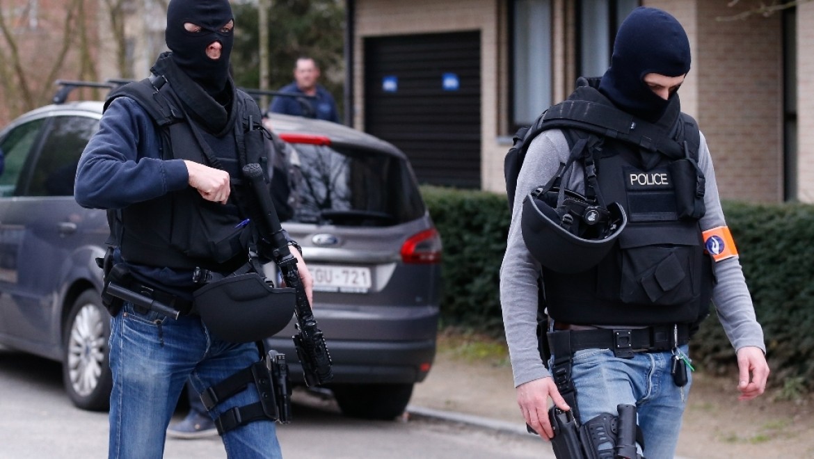 Alman polisinden PKK'ya baskın