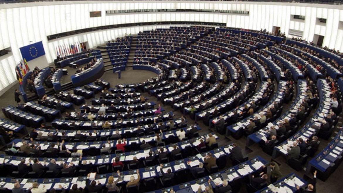 Avrupa Parlamentosu sınır kontrollerini 3 ay daha uzattı