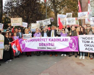 Beşiktaş'ta kapatılan 'askeri okullar' için eylem
