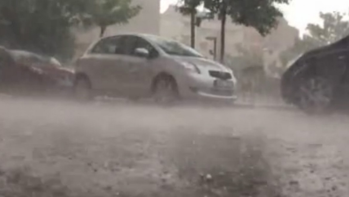 Bursa'da şiddetli yağmur ve dolu şoku
