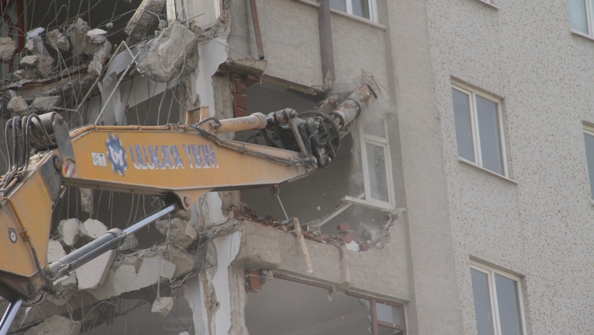 Deprem Sonrası Bin 400 Yapı Yıkıldı, çalışmalar Sürüyor