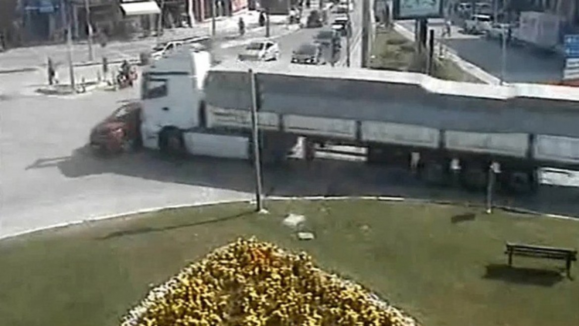 Düzce'de trafik kazaları kamerada
