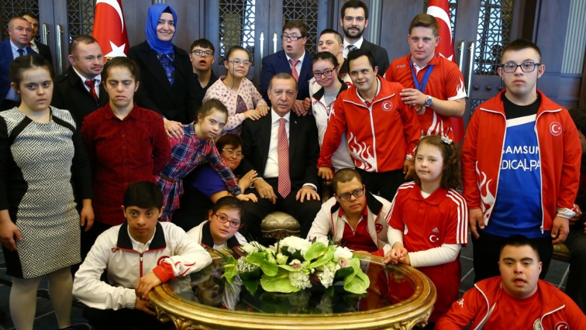 Erdoğan down sendromlu çocukları kabul etti