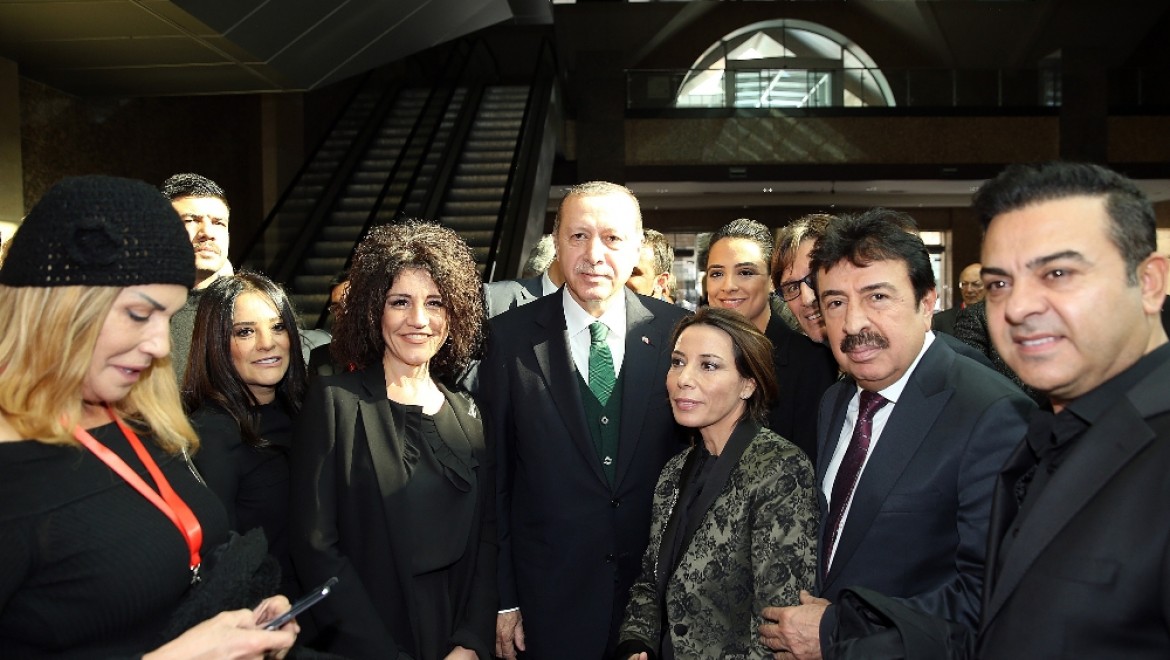 Erdoğan sanatçılarla görüştü