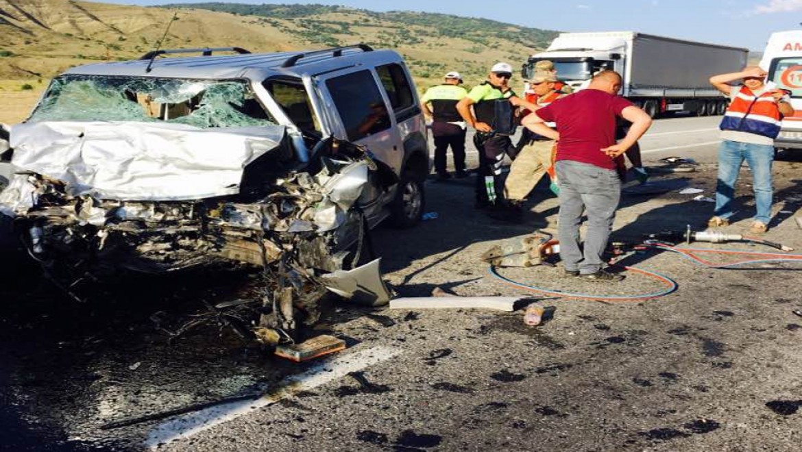 Erzincan'da trafik kazası: 4 ölü, 5 yaralı