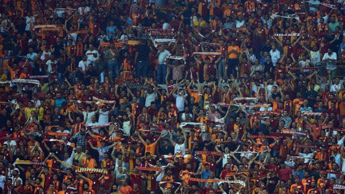 Galatasaraylılar takımlarını yalnız bırakmadı