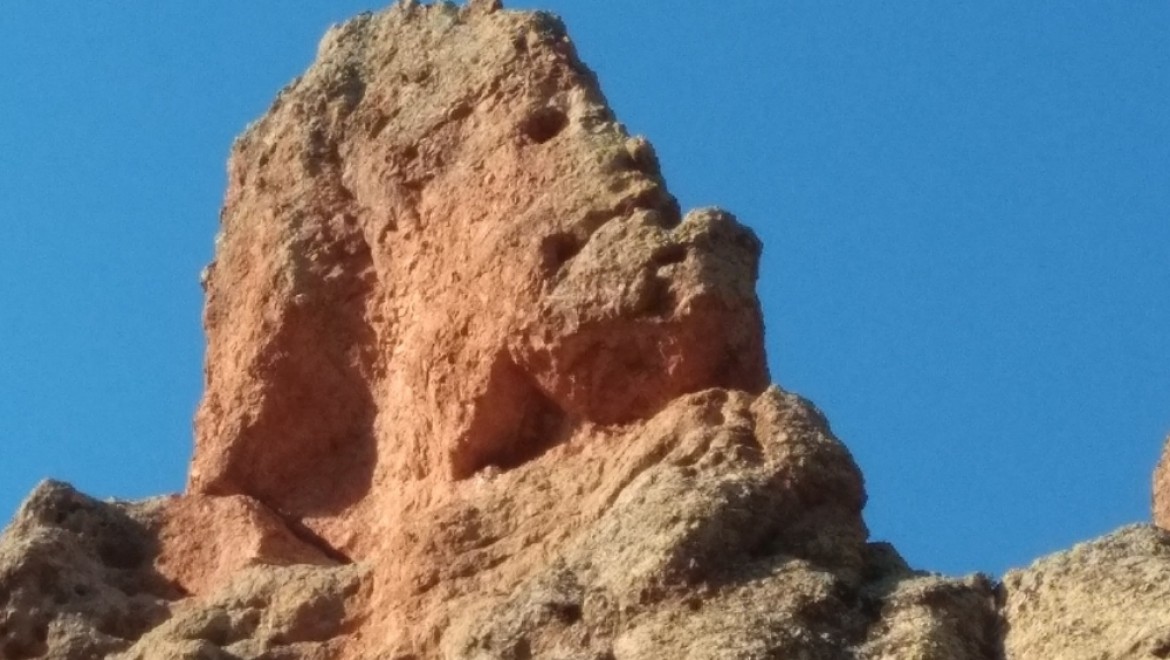 İnsan silüetli kayalar şaşırtıyor