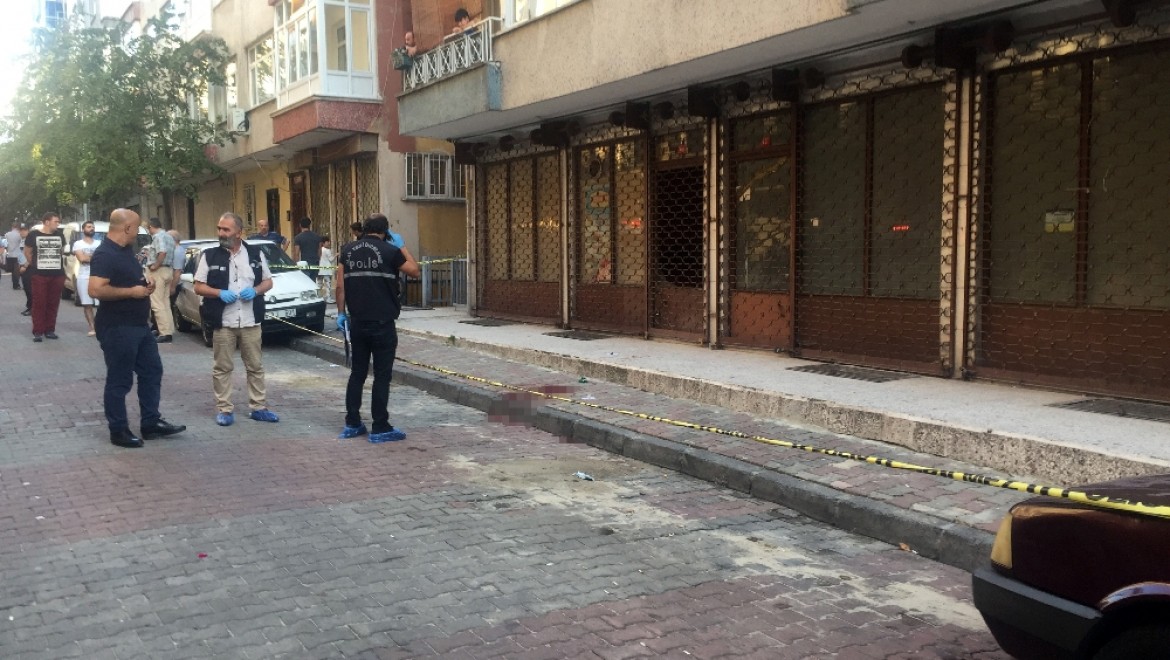 İstanbul'da sokakta kuyumcuyu vurup 8 kilo altını çaldılar