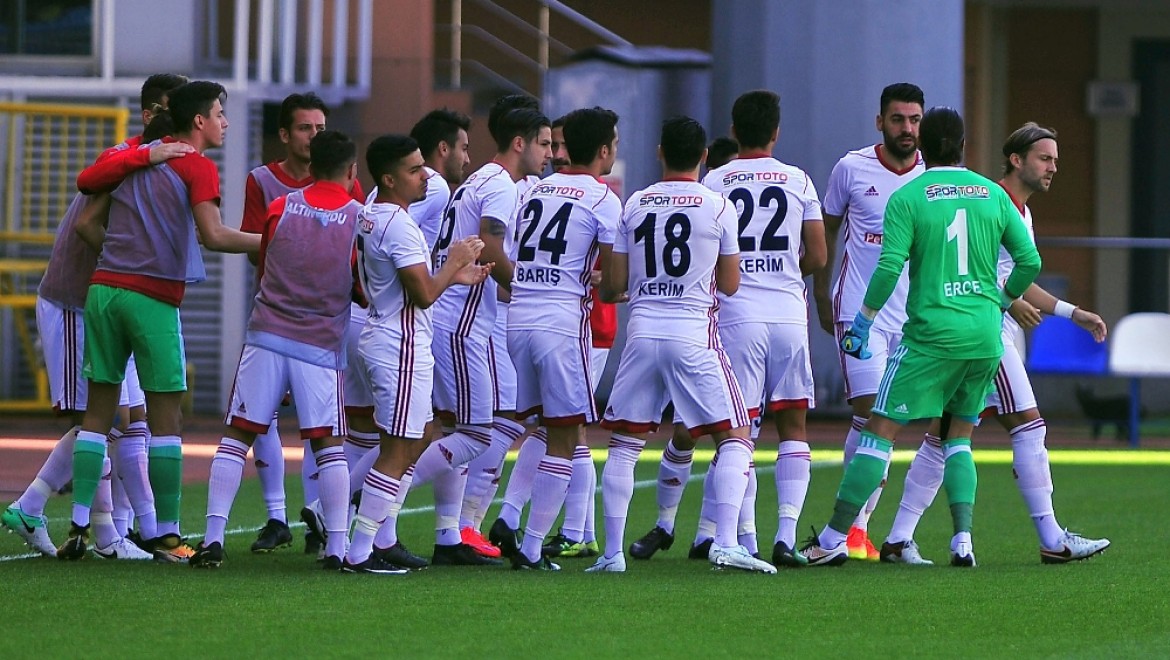 İstanbulspor - Altınordu maçında 27 Türk