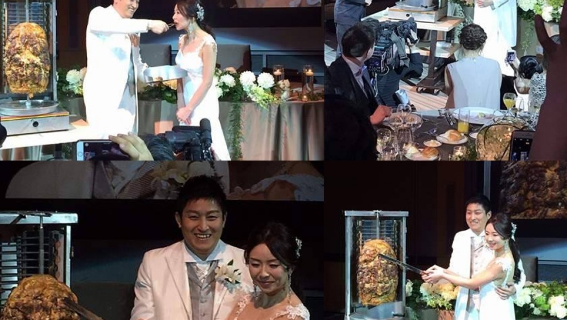 Japon düğününde pasta yerine tavuk döner kestiler