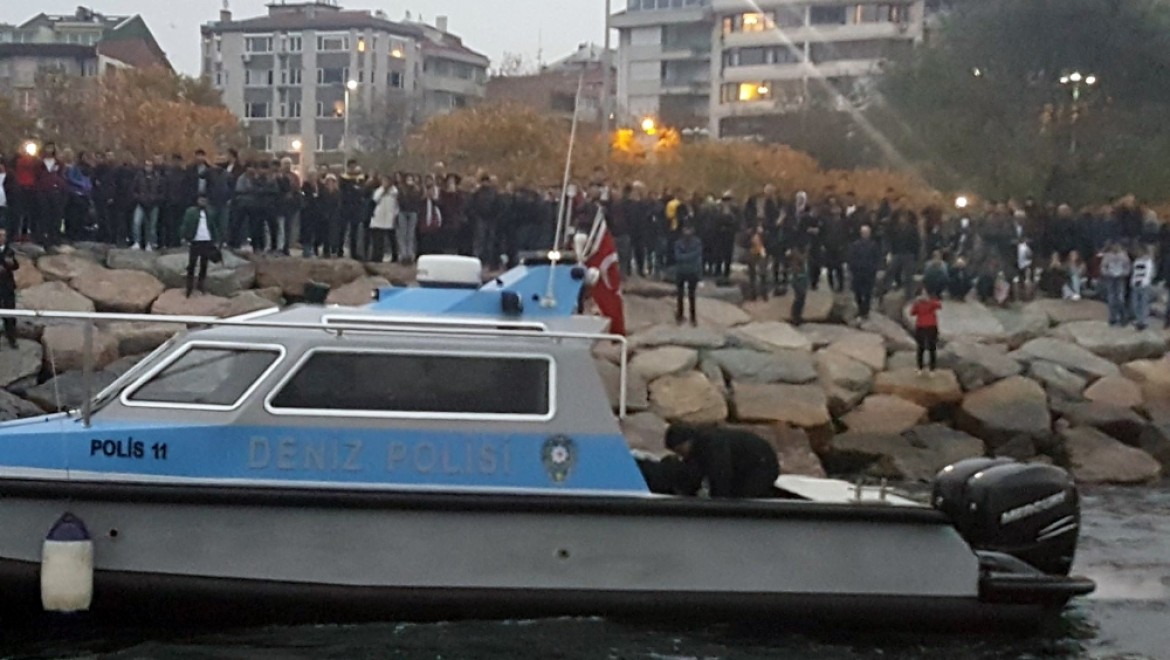 Kadıköy'de denize düşen şahıs hayatını kaybetti