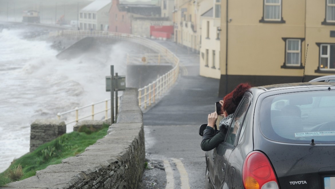 Kasırga İrlanda'yı vurdu: 3 ölü