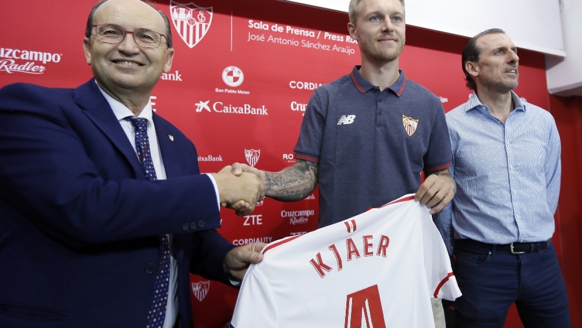 Kjaer Sevilla'ya imzayı attı