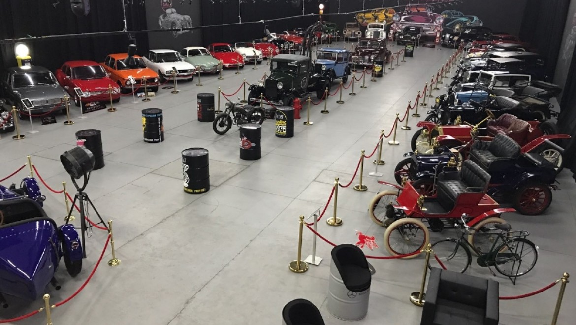KKTC'deki klasik araba müzesi geçmişe ayna tutuyor