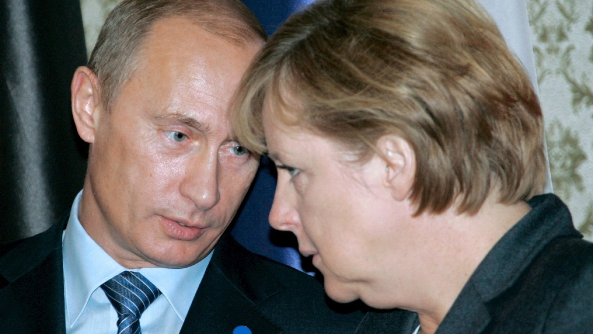Kremlin: Putin ile Merkel telefon görüşmesi yaptı