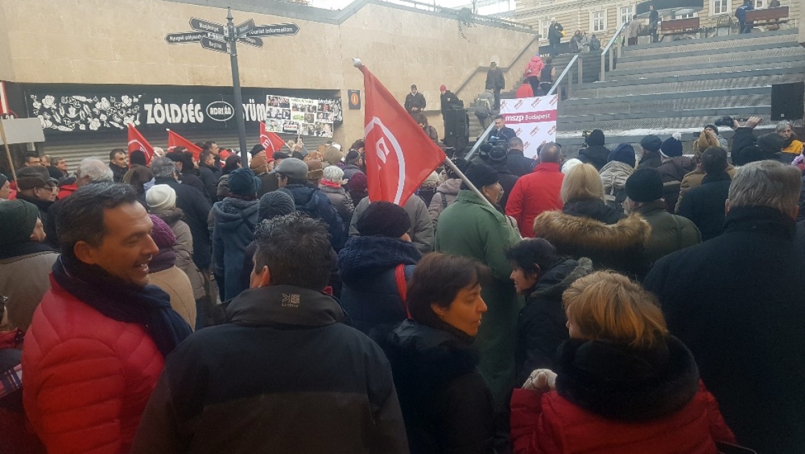 Macaristan'da metro protestosu