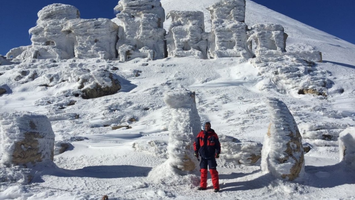 Nemrut Dağı'nda heykeller buz kesti