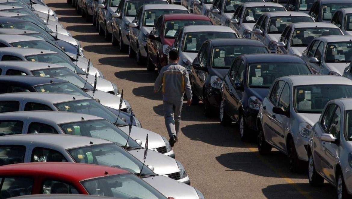 Otomobil ve hafif ticari araç pazarı ilk 11 ayda daraldı