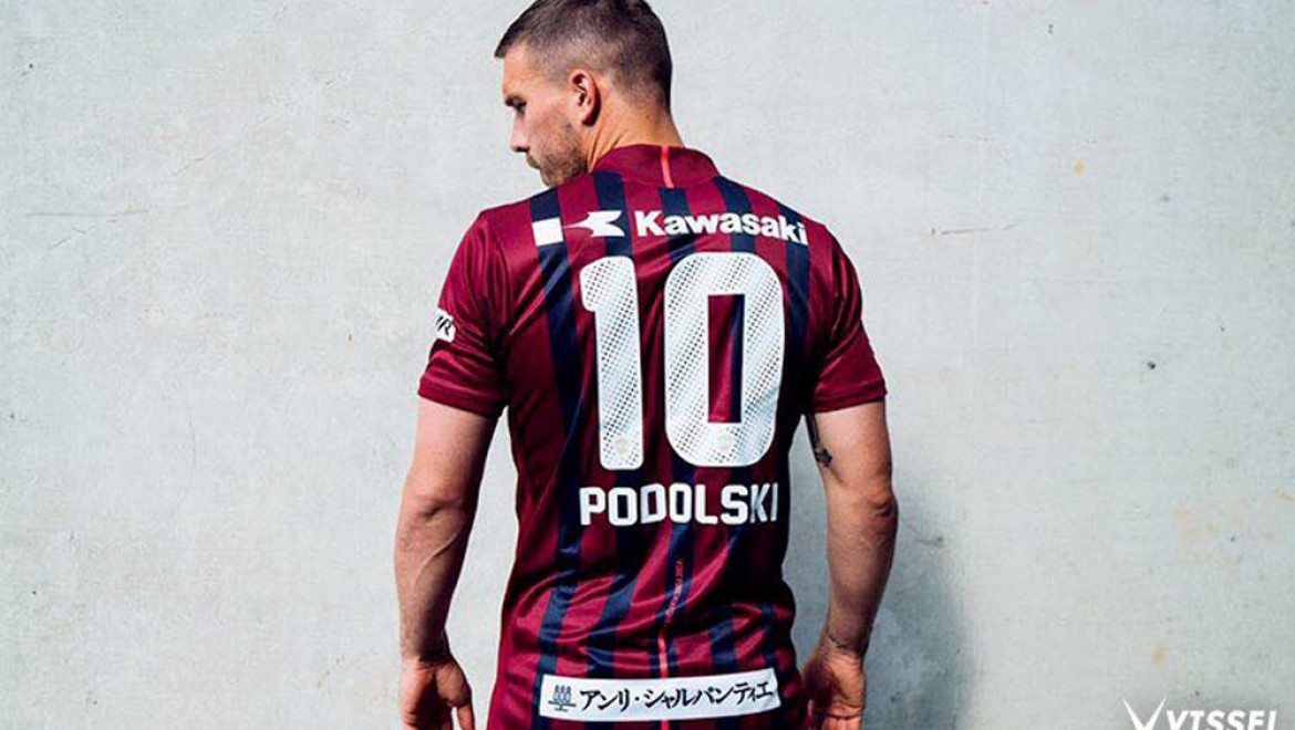 Podolski Vissel Kobe formasını giydi