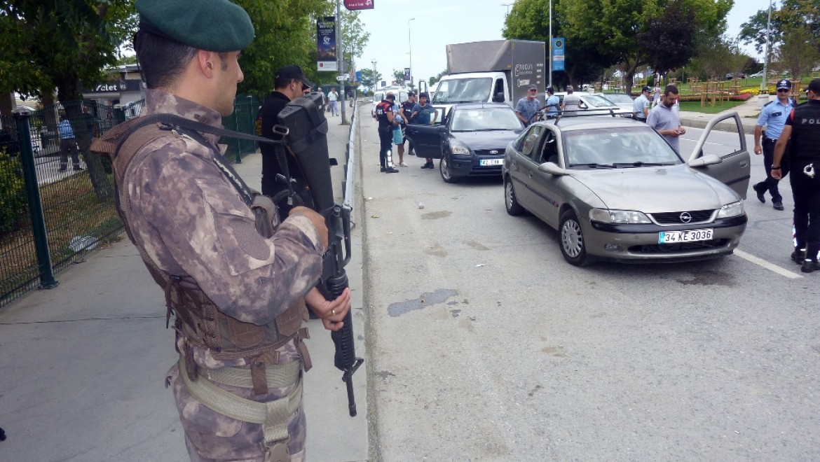 Polis, Anadolu Yakası'nı ablukaya aldı