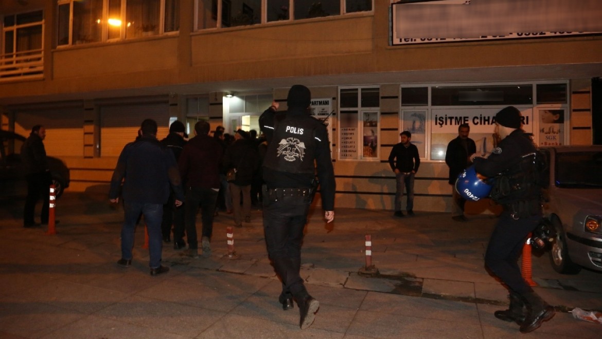 Polisi gören HDP'liler kaçtı