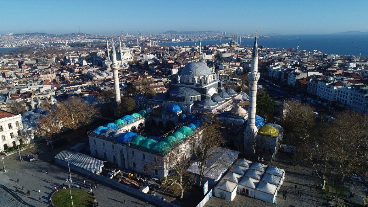 Restorasyonu süren Beyazıt Camii havadan görüntülendi