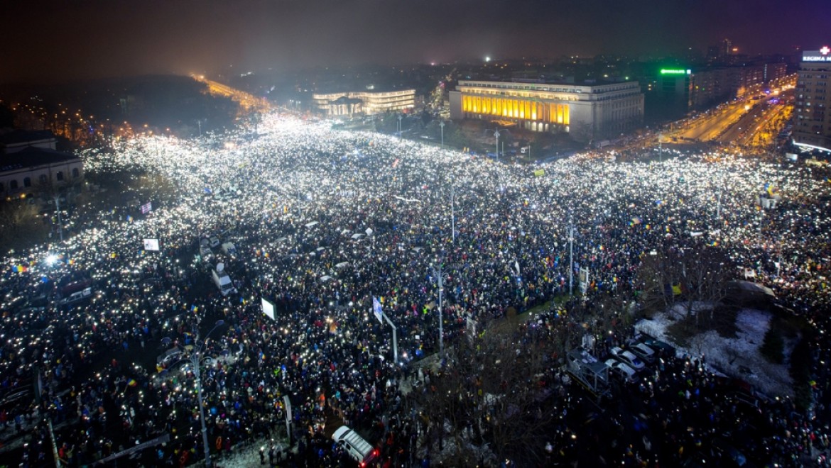 Romanya'da protestolar istifa getirdi