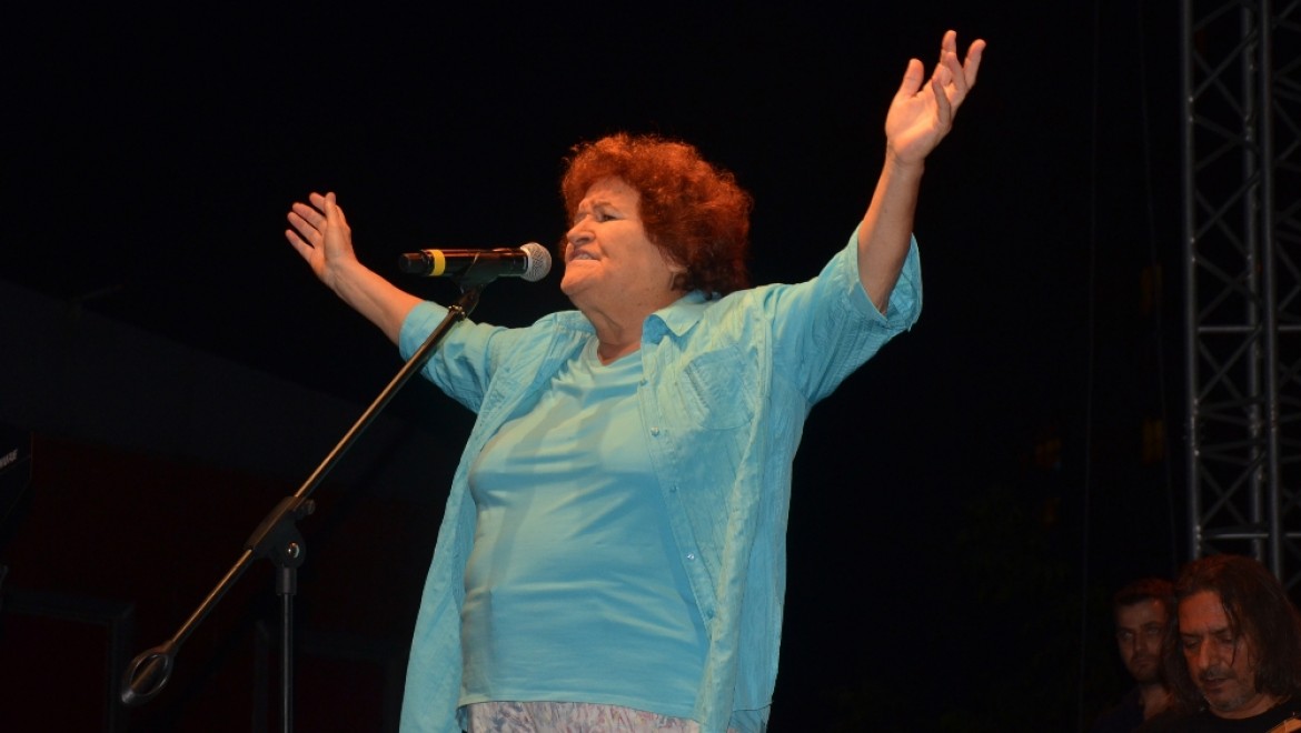 Selda Bağcan Atasehir'de konser verdi