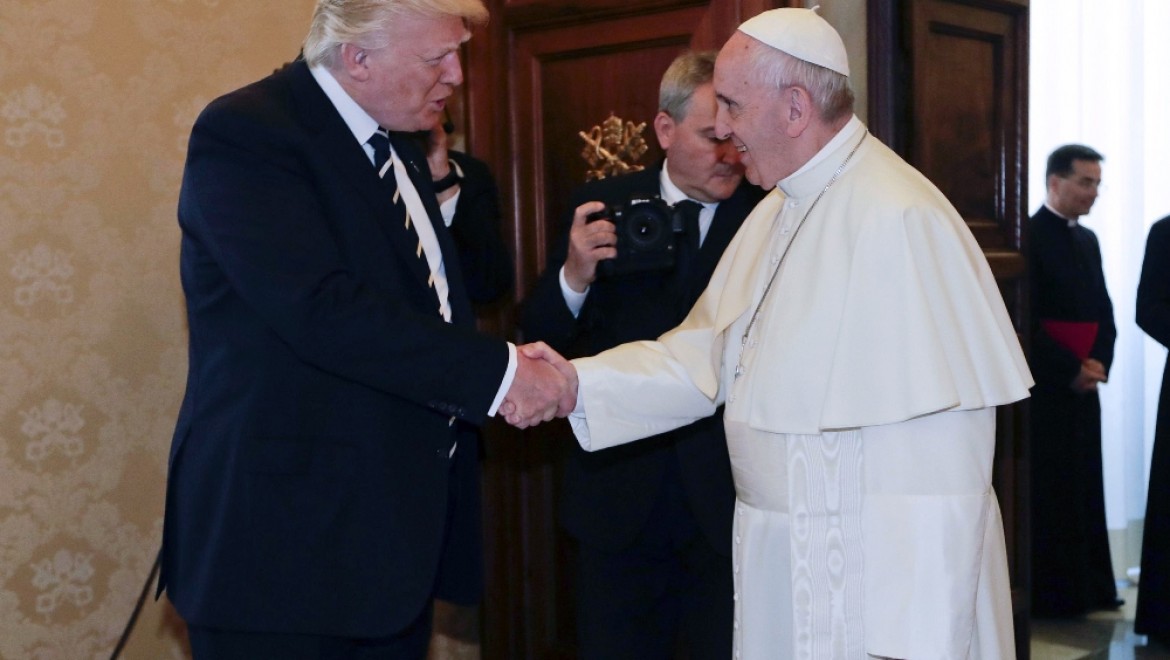 Trump Papa Francis ile bir araya geldi