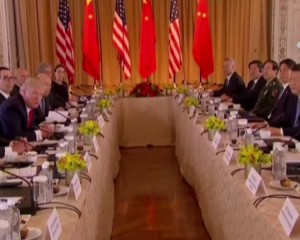 Trump ve Çin Devlet Başkanı Jinping ile bir araya geldi