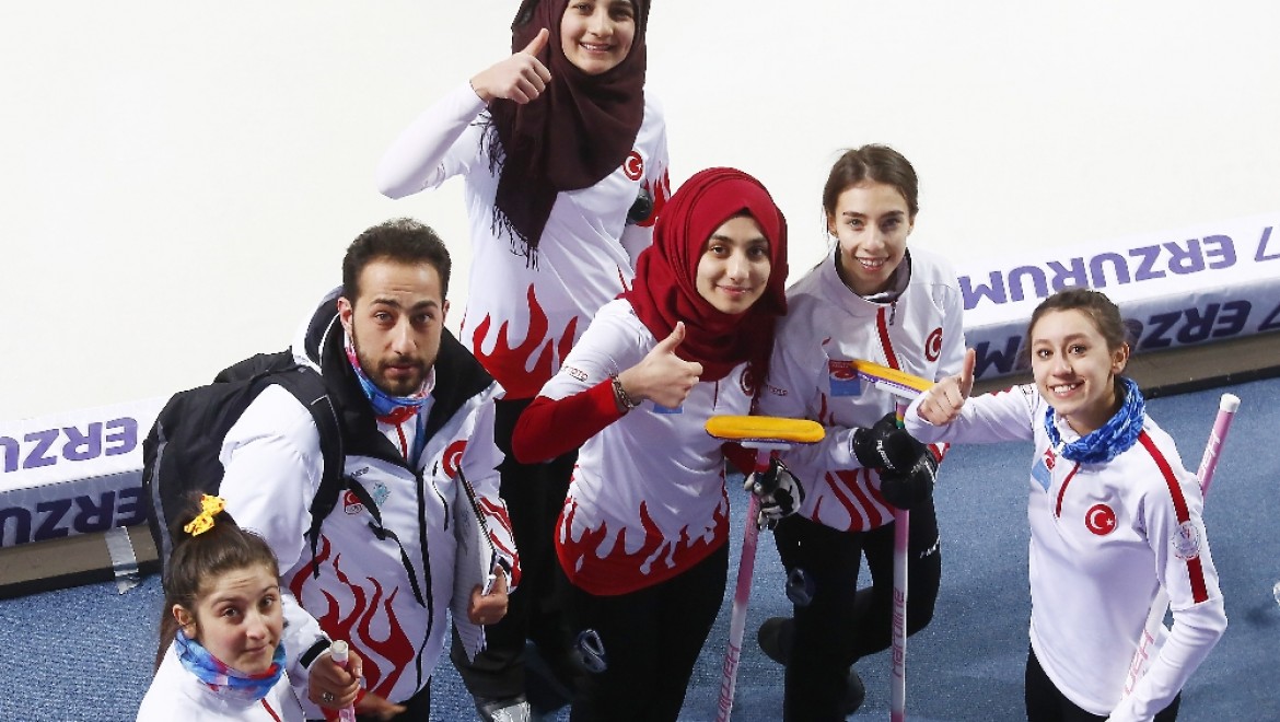Türkiye üçüncü madalyasını curlingde kazandı