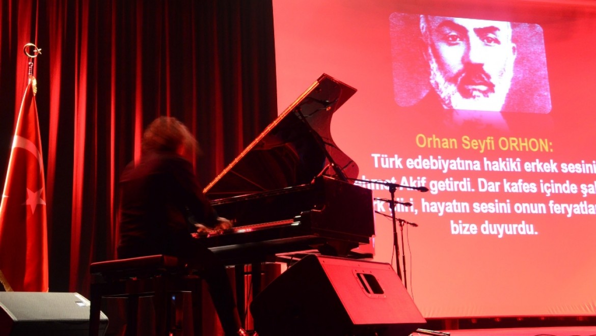 Ünlü piyanistten unutulmaz Mehmet Akif konseri