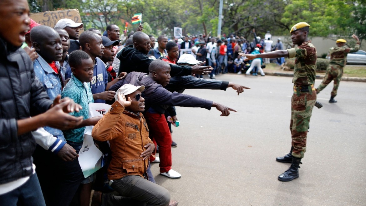 Zimbabve'de kriz devam ediyor