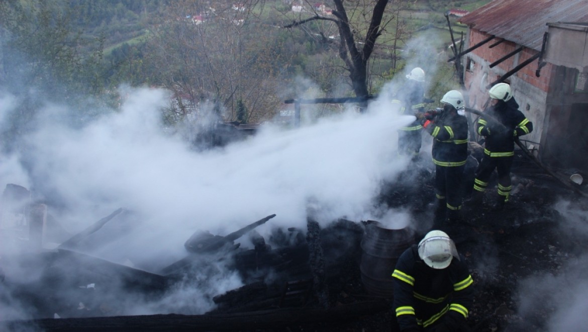 Sinop’ta Evde Yangın: 3 ölü